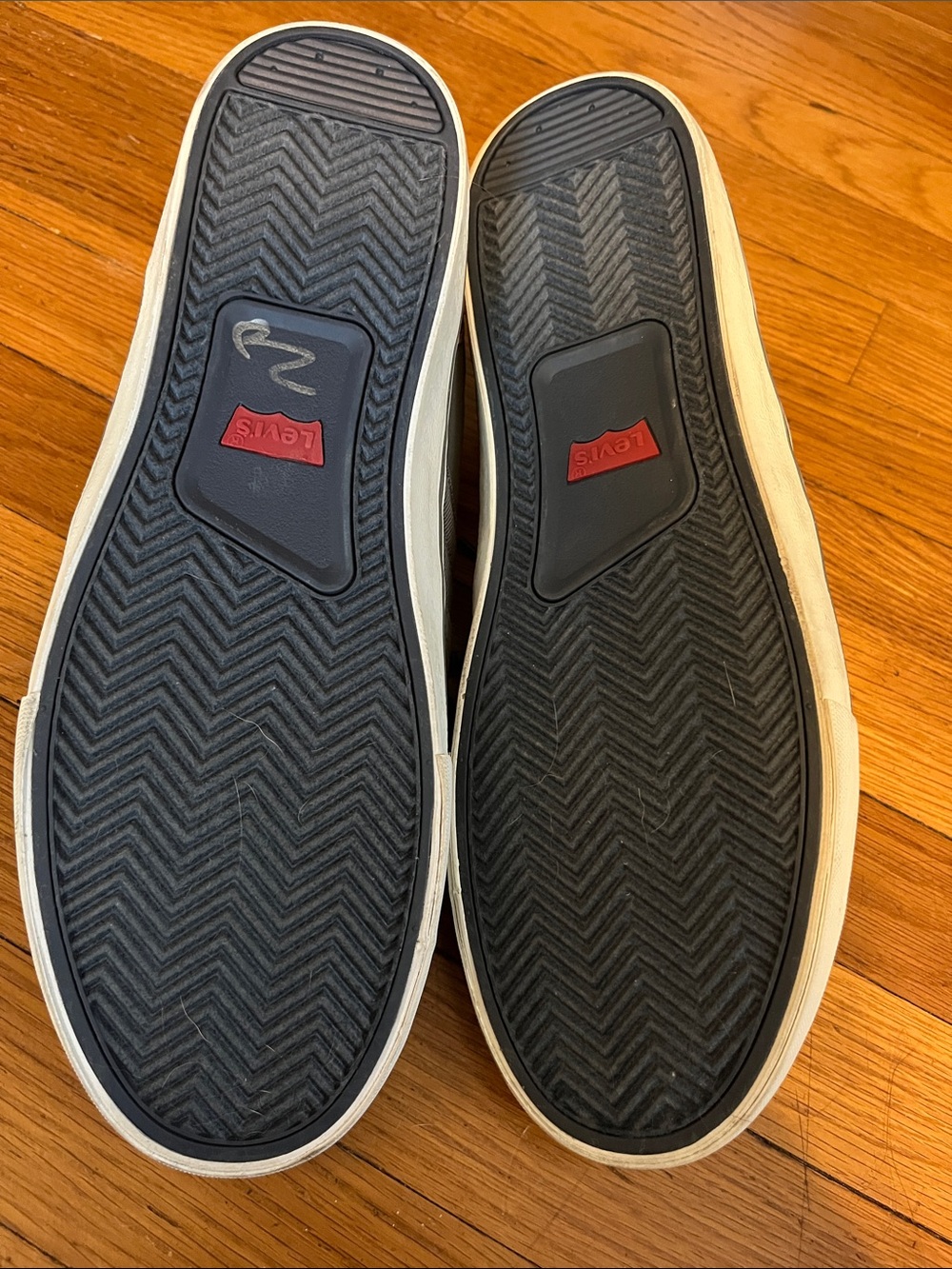Men’s LEVI Charcoal Grey Casual Shoe - Picture 4 of 4